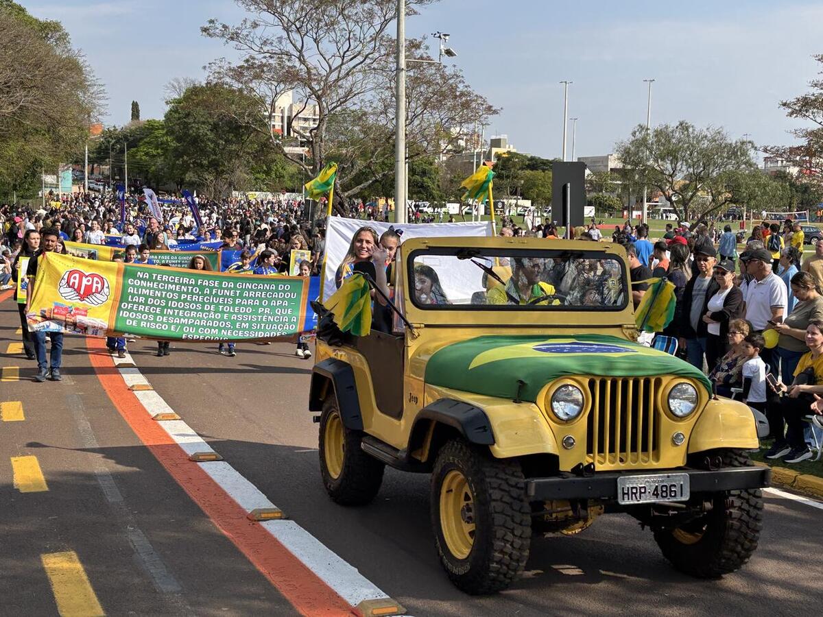 Evento alusivo à Independência do Brasil teve ainda hasteamento das bandeiras, execução do hino nacional e condução do fogo simbólico