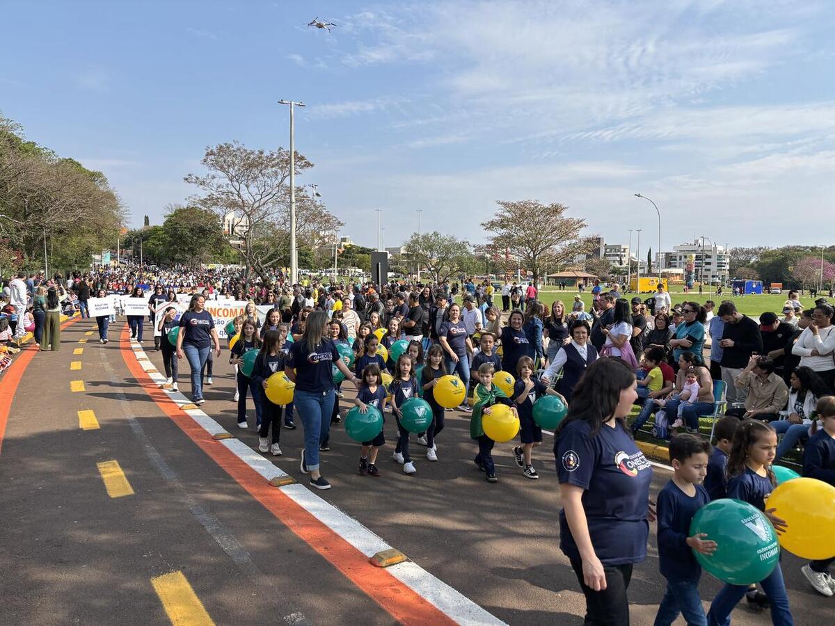 Evento alusivo à Independência do Brasil teve ainda hasteamento das bandeiras, execução do hino nacional e condução do fogo simbólico