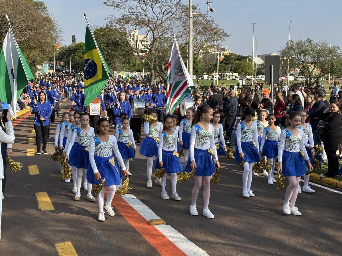 Evento alusivo à Independência do Brasil teve ainda hasteamento das bandeiras, execução do hino nacional e condução do fogo simbólico