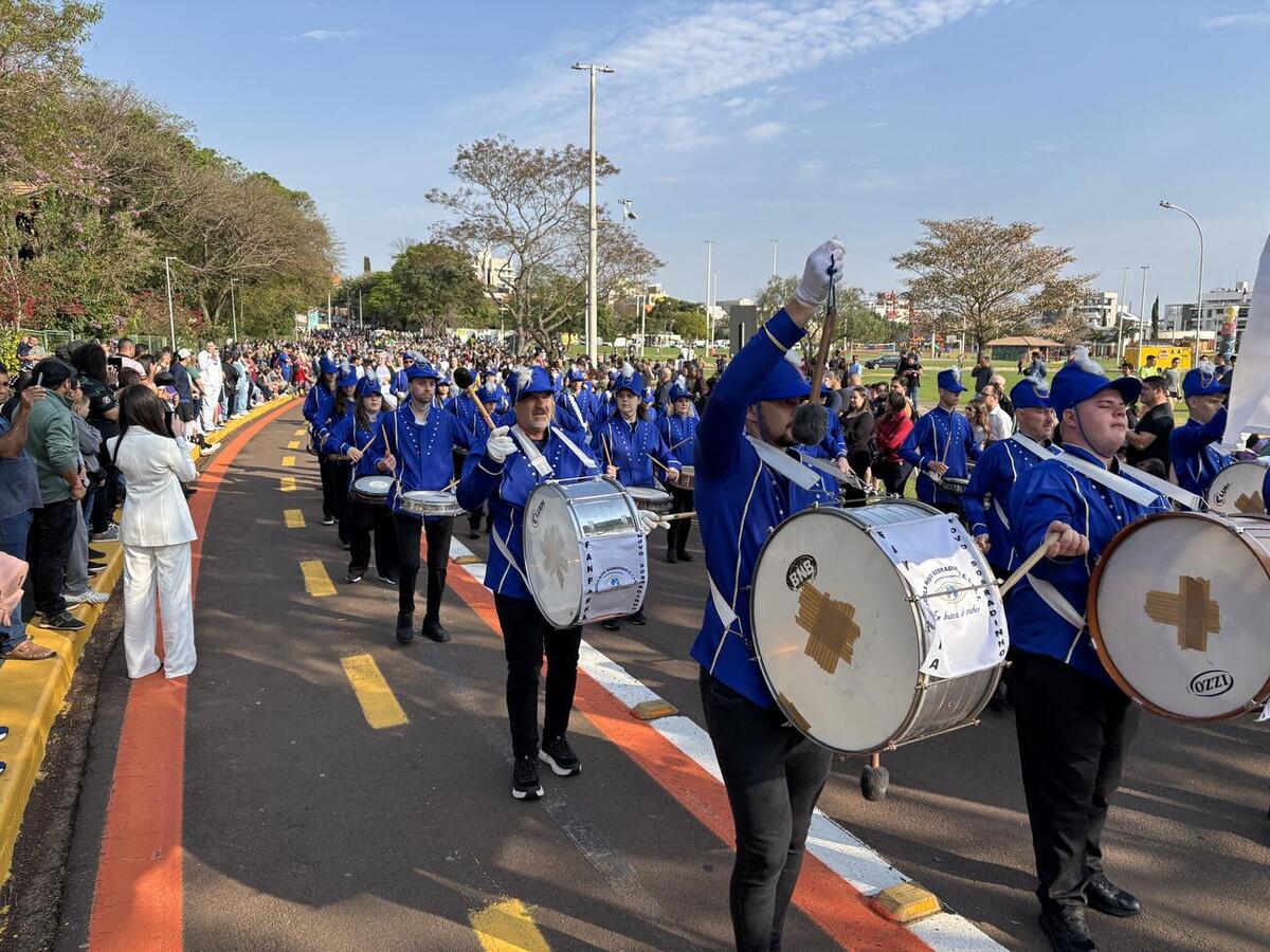 Evento alusivo à Independência do Brasil teve ainda hasteamento das bandeiras, execução do hino nacional e condução do fogo simbólico