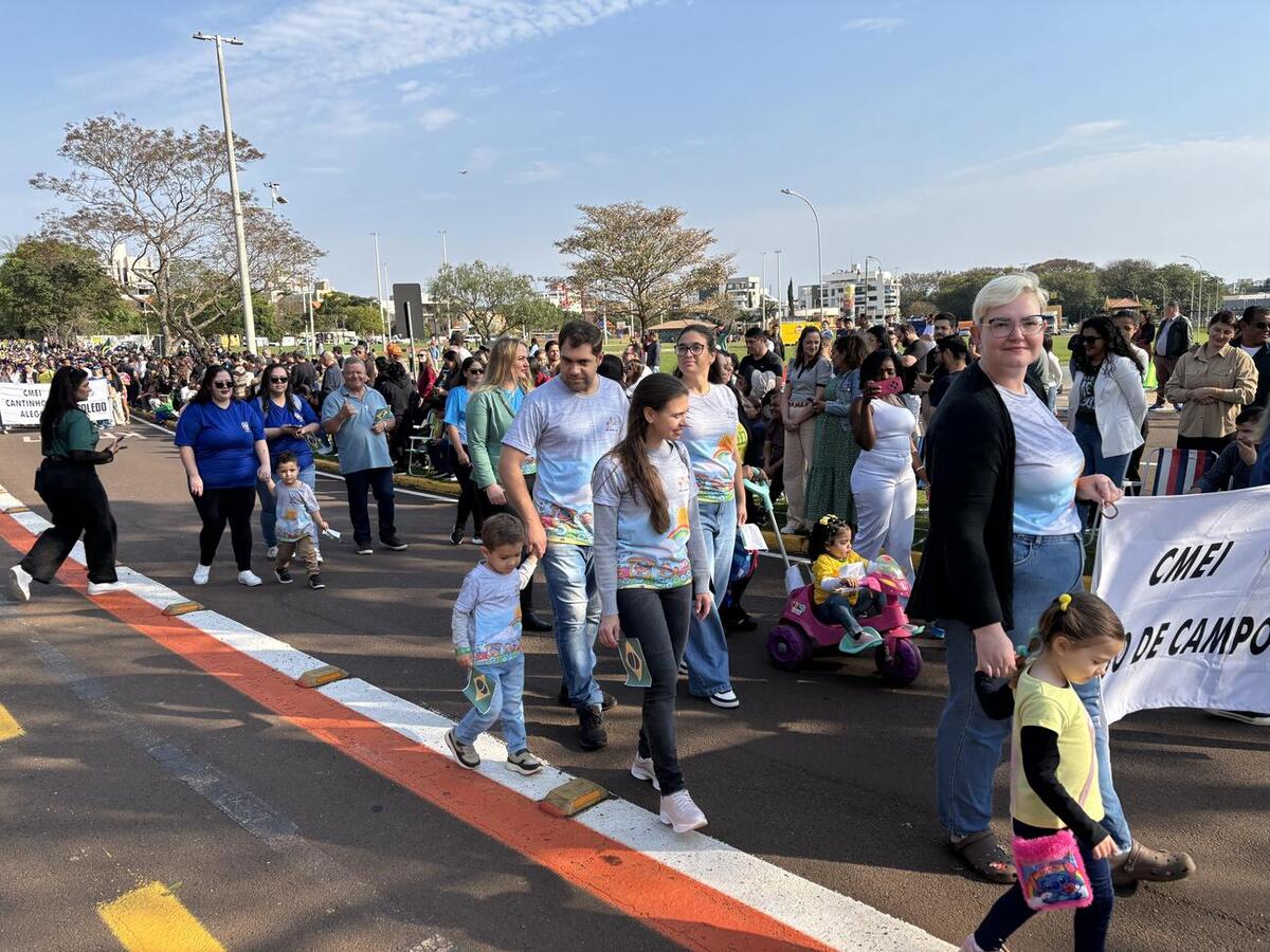 Evento alusivo à Independência do Brasil teve ainda hasteamento das bandeiras, execução do hino nacional e condução do fogo simbólico