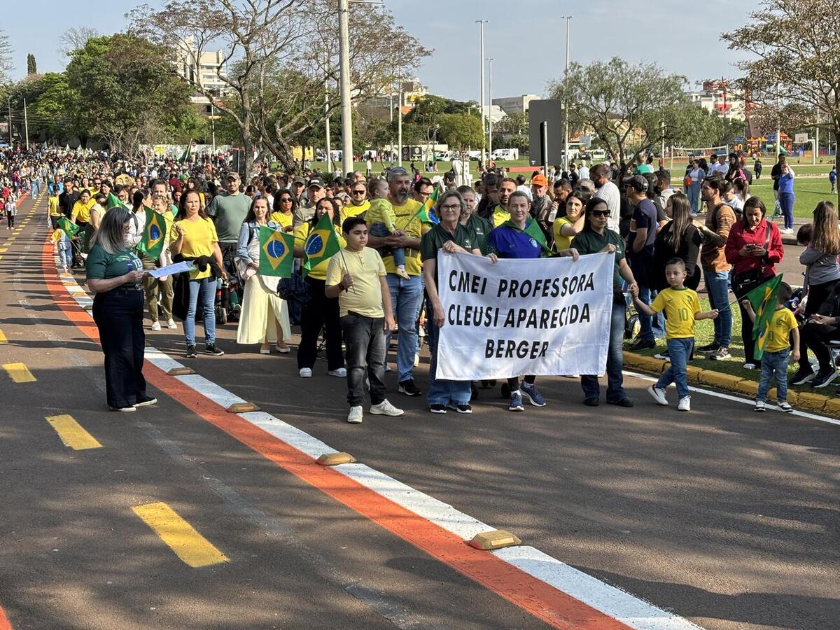 Evento alusivo à Independência do Brasil teve ainda hasteamento das bandeiras, execução do hino nacional e condução do fogo simbólico