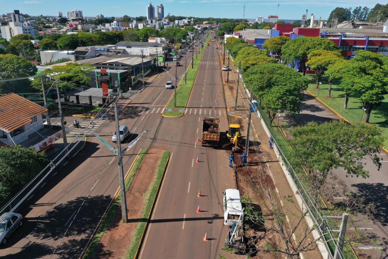 Com um investimento de mais de R$3.000.000,00 a Secretaria de Infraestrutura Rural e Urbana e de Serviços Públicos deu início aos trabalhos de revitalização de mais um trecho da Avenida Ministro Cirne Lima