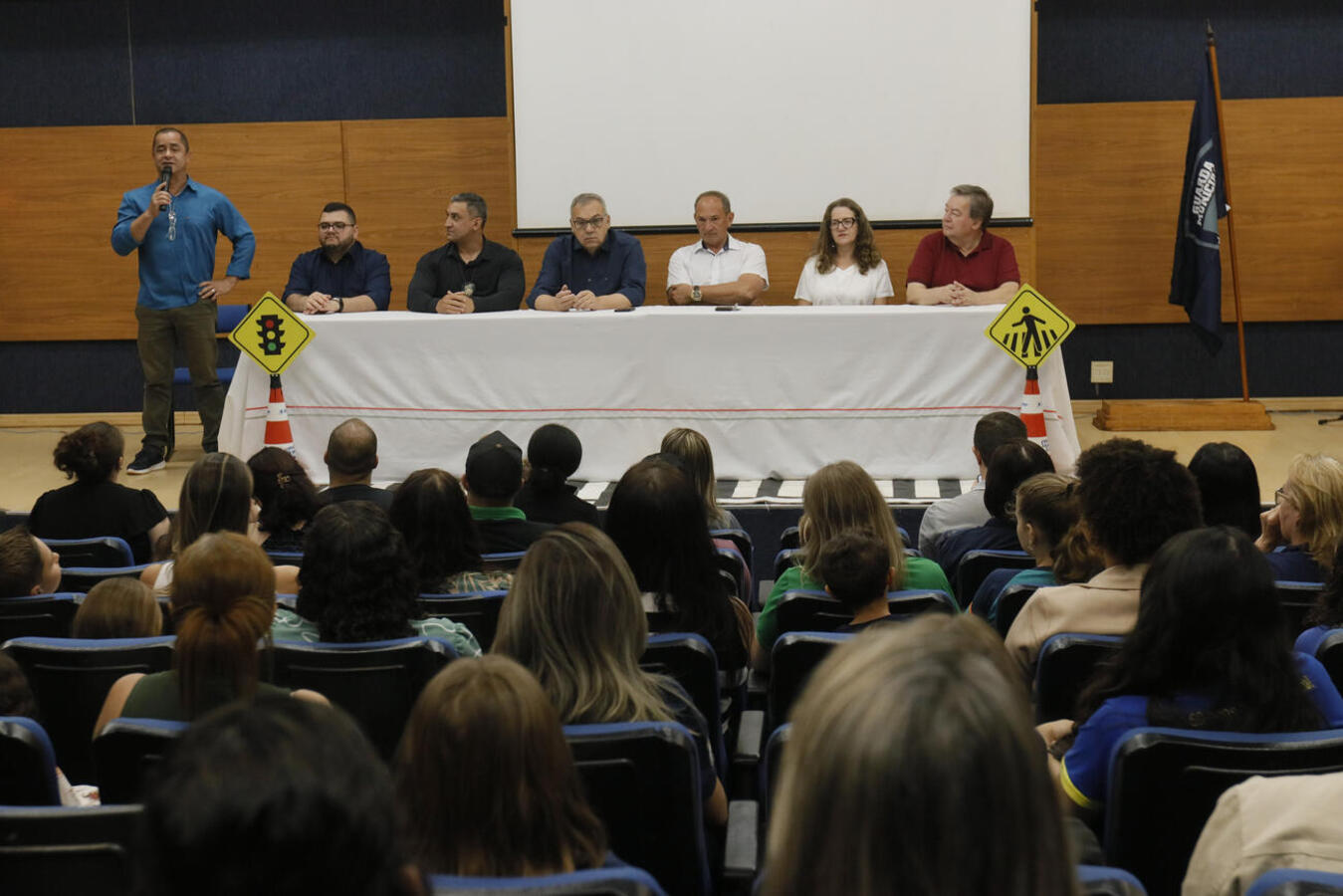 Com direito a certificado e presentes, alunos das 36 escolas municipais de Toledo foram as estrelas de evento realizado na manhã desta quinta (18) no Auditório Acary Oliveira
