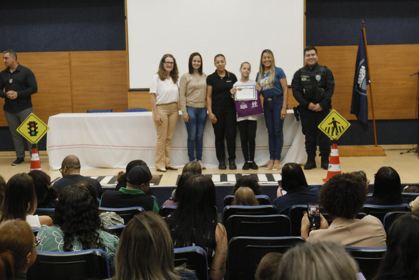 Com direito a certificado e presentes, alunos das 36 escolas municipais de Toledo foram as estrelas de evento realizado na manhã desta quinta (18) no Auditório Acary Oliveira