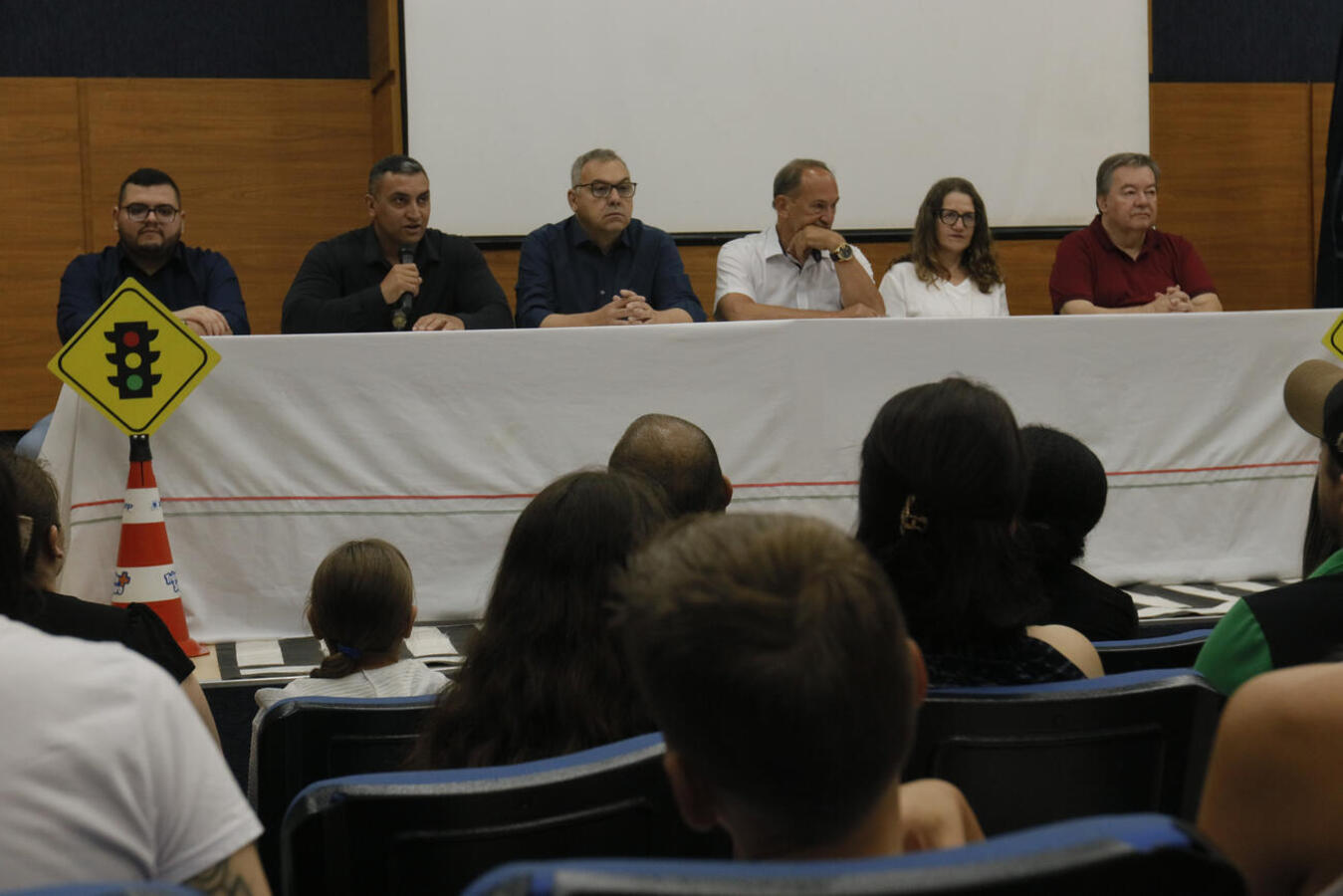 Com direito a certificado e presentes, alunos das 36 escolas municipais de Toledo foram as estrelas de evento realizado na manhã desta quinta (18) no Auditório Acary Oliveira