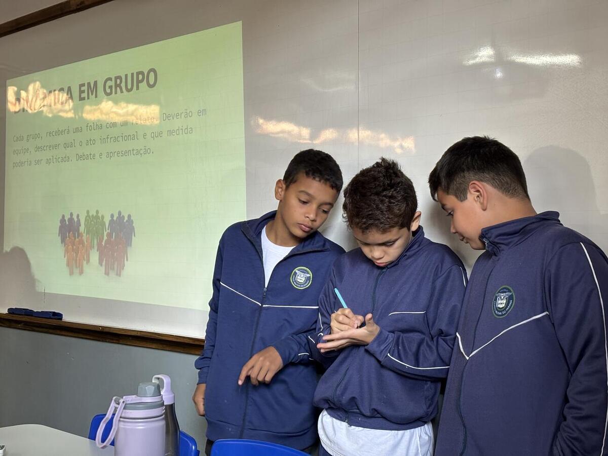 Equipe pedagógica do Centro de Referência Especializado de Assistência Social (Creas II) conscientizou alunos do 6° ano do Colégio Estadual Cívico-Militar Novo Horizonte sobre medidas socioeducativas