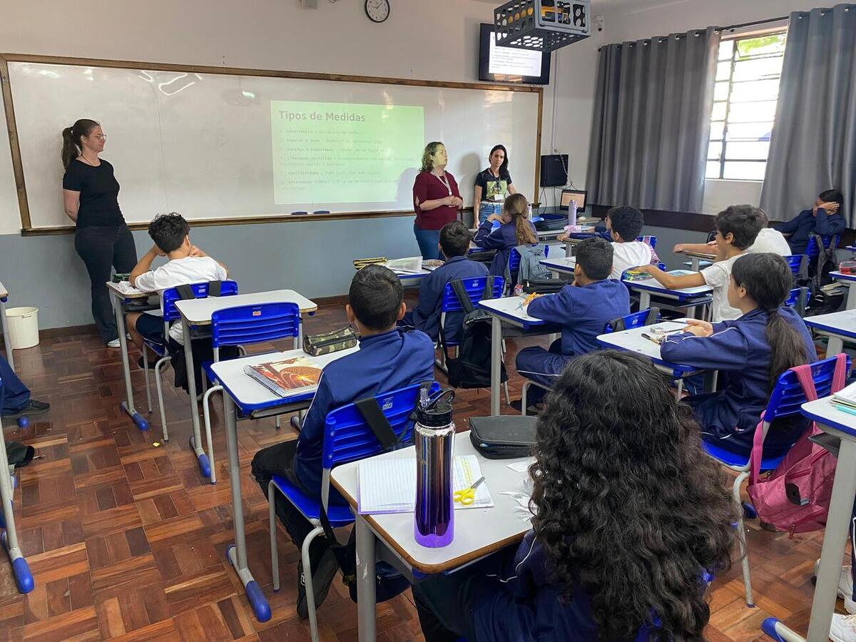 Equipe pedagógica do Centro de Referência Especializado de Assistência Social (Creas II) conscientizou alunos do 6° ano do Colégio Estadual Cívico-Militar Novo Horizonte sobre medidas socioeducativas