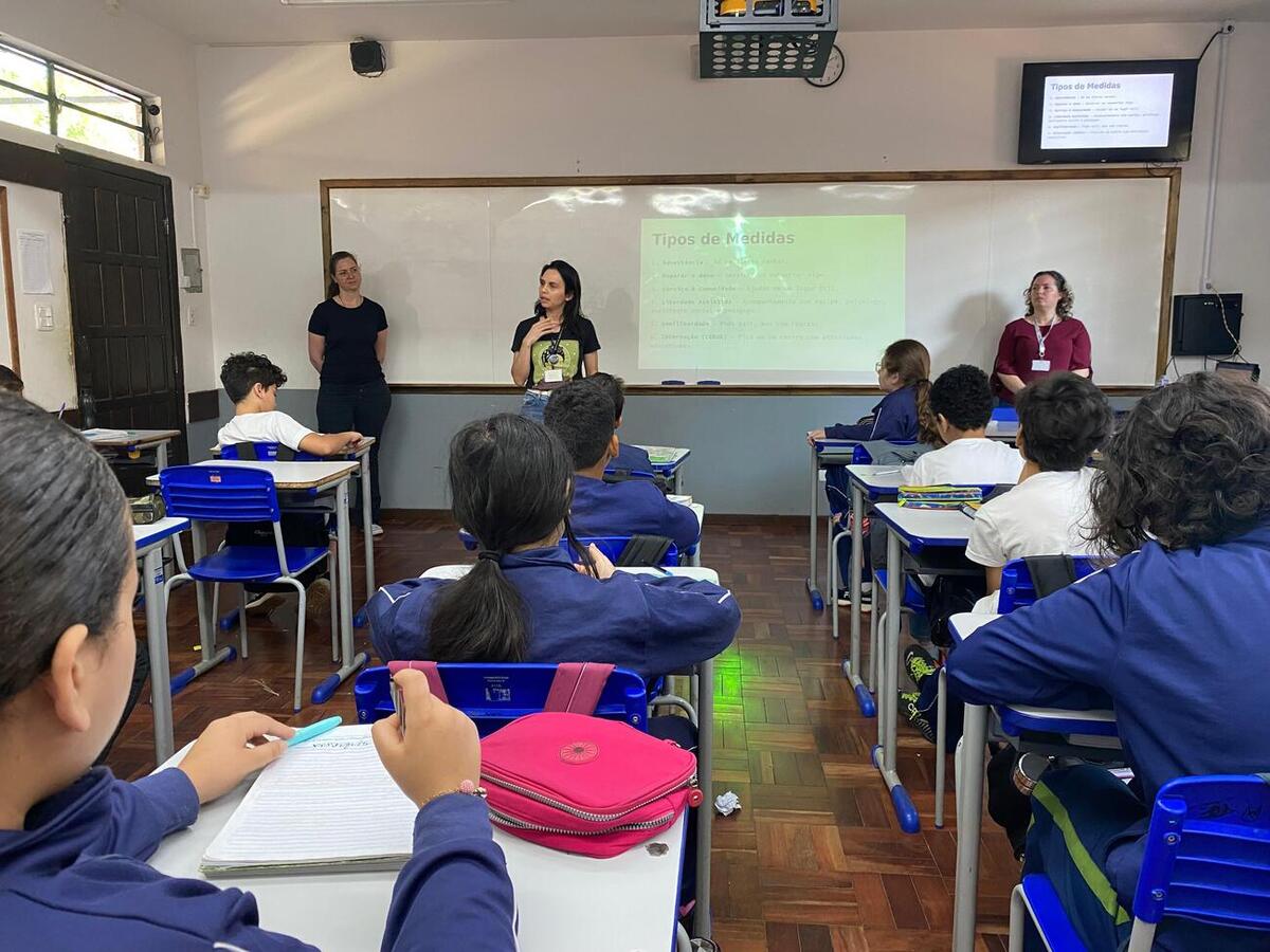 Equipe pedagógica do Centro de Referência Especializado de Assistência Social (Creas II) conscientizou alunos do 6° ano do Colégio Estadual Cívico-Militar Novo Horizonte sobre medidas socioeducativas