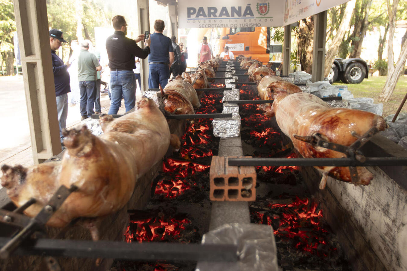 Aproximadamente 22 mil pessoas compareceram ao Clube de Caça e Pesca no domingo (14) para saborear o prato típico de Toledo