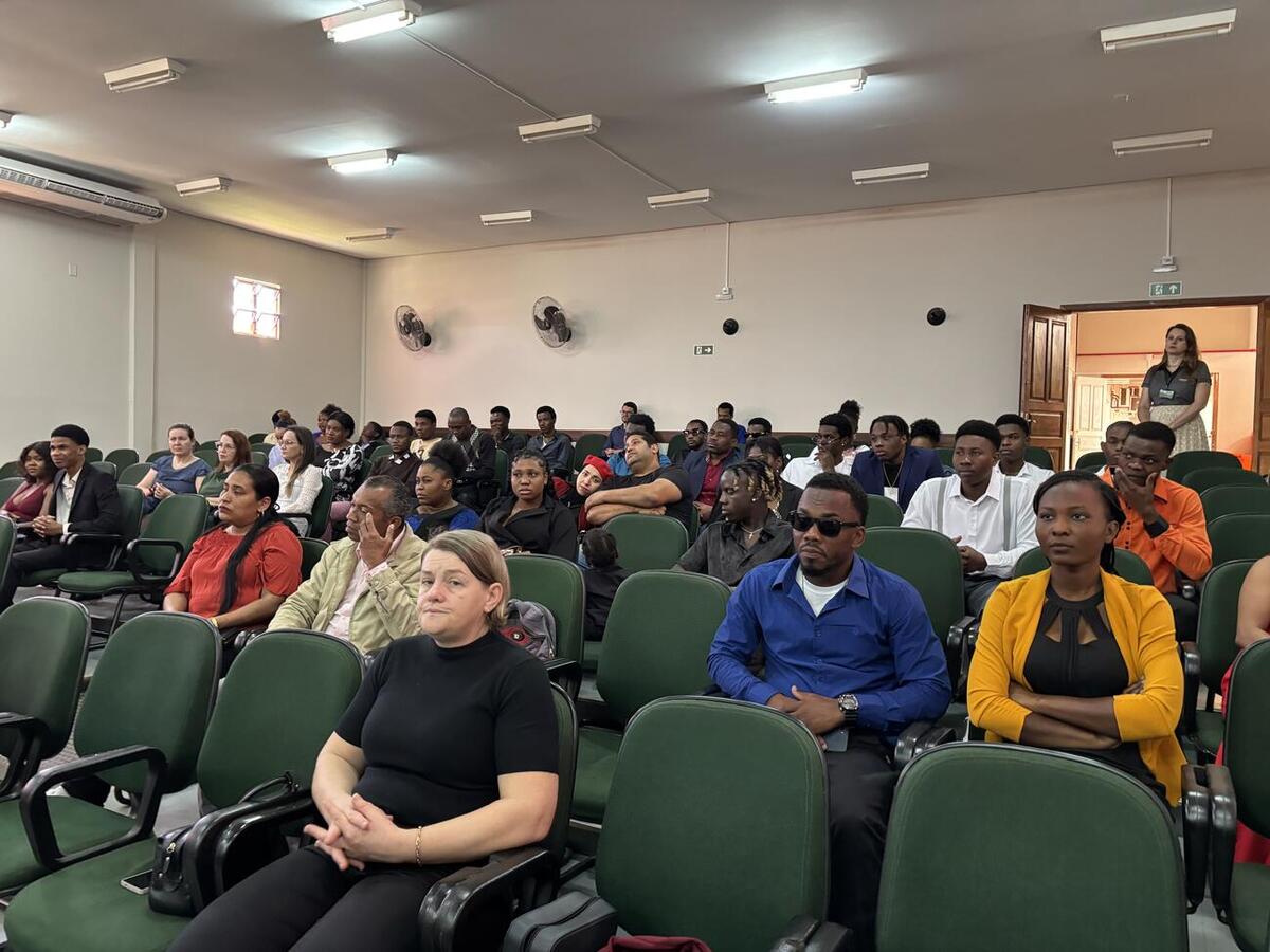 Formaturas no último sábado (30/8) marcam término de ciclo para 39 alunos do curso de português para migrantes e 16 do de crioulo haitiano para servidores