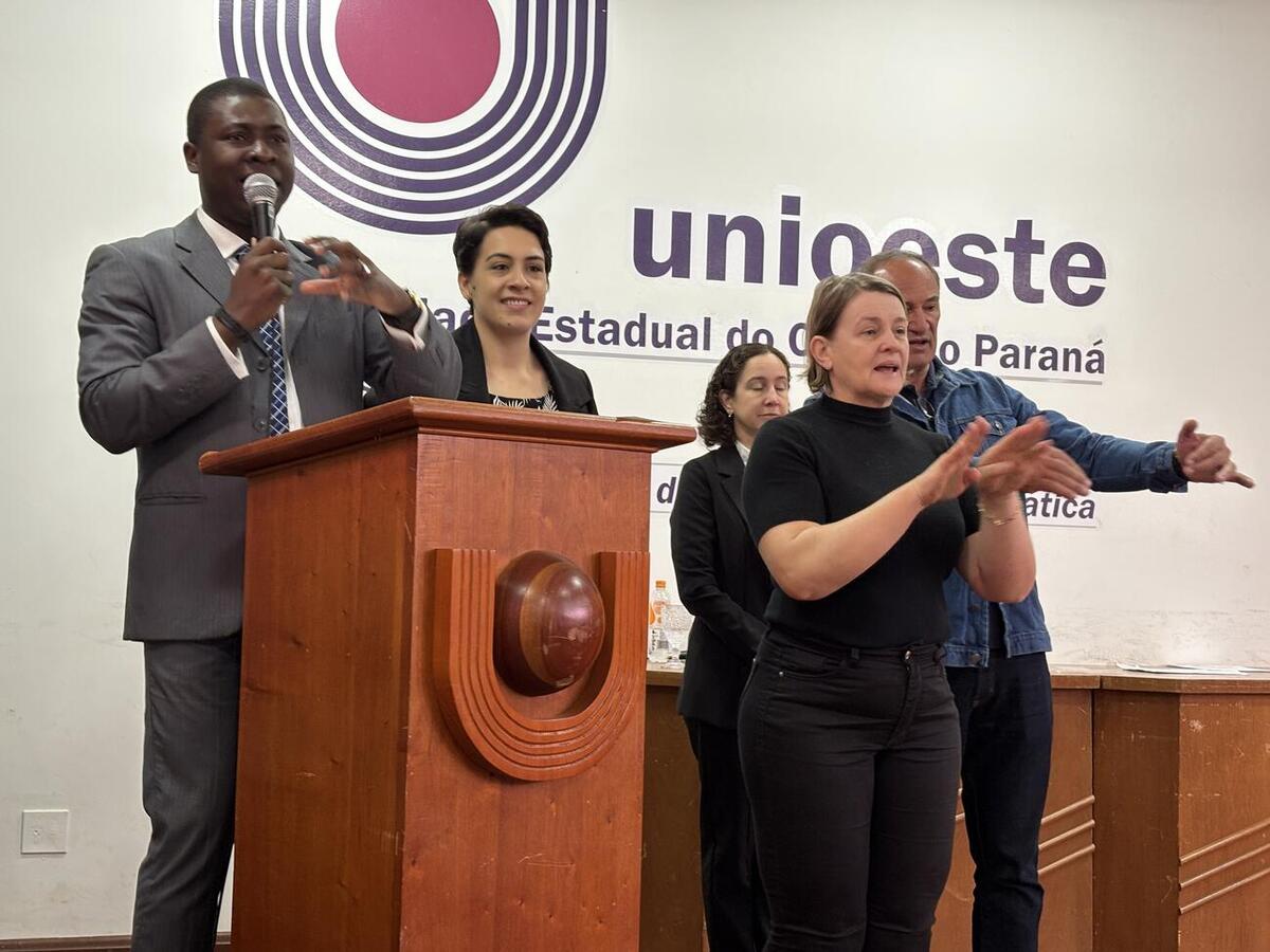 Formaturas no último sábado (30/8) marcam término de ciclo para 39 alunos do curso de português para migrantes e 16 do de crioulo haitiano para servidores
