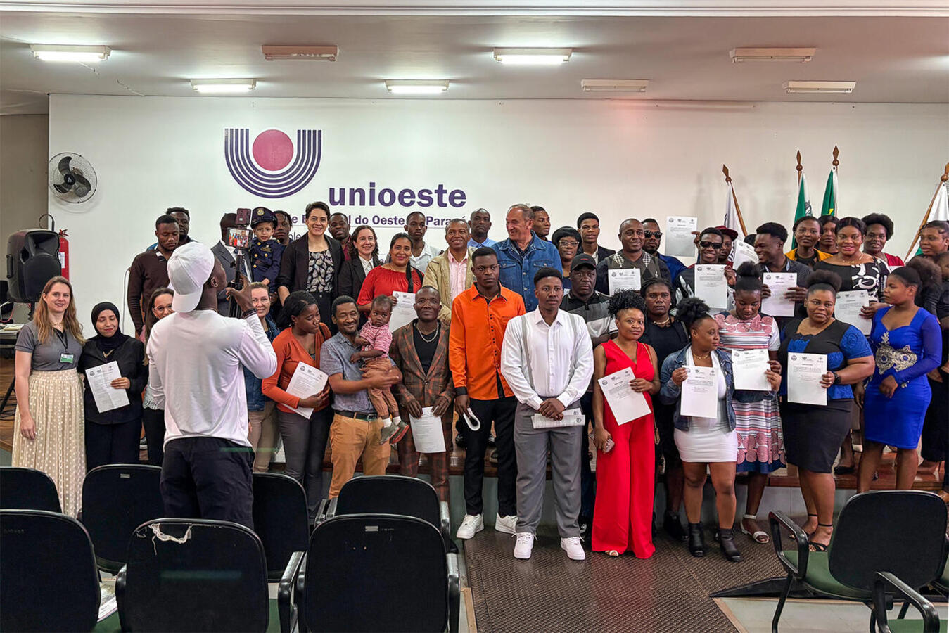 Formaturas no último sábado (30/8) marcam término de ciclo para 39 alunos do curso de português para migrantes e 16 do de crioulo haitiano para servidores
