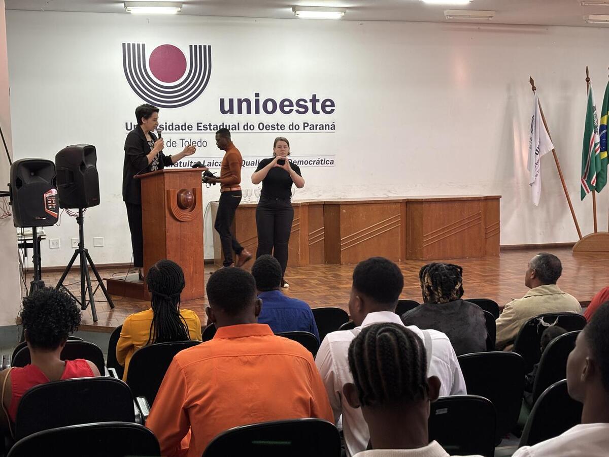 Formaturas no último sábado (30/8) marcam término de ciclo para 39 alunos do curso de português para migrantes e 16 do de crioulo haitiano para servidores
