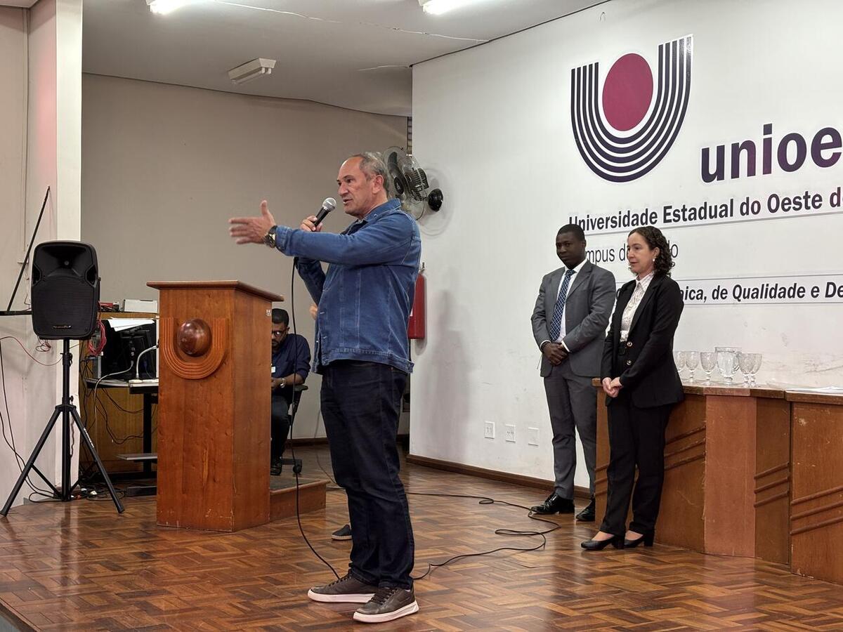 Formaturas no último sábado (30/8) marcam término de ciclo para 39 alunos do curso de português para migrantes e 16 do de crioulo haitiano para servidores