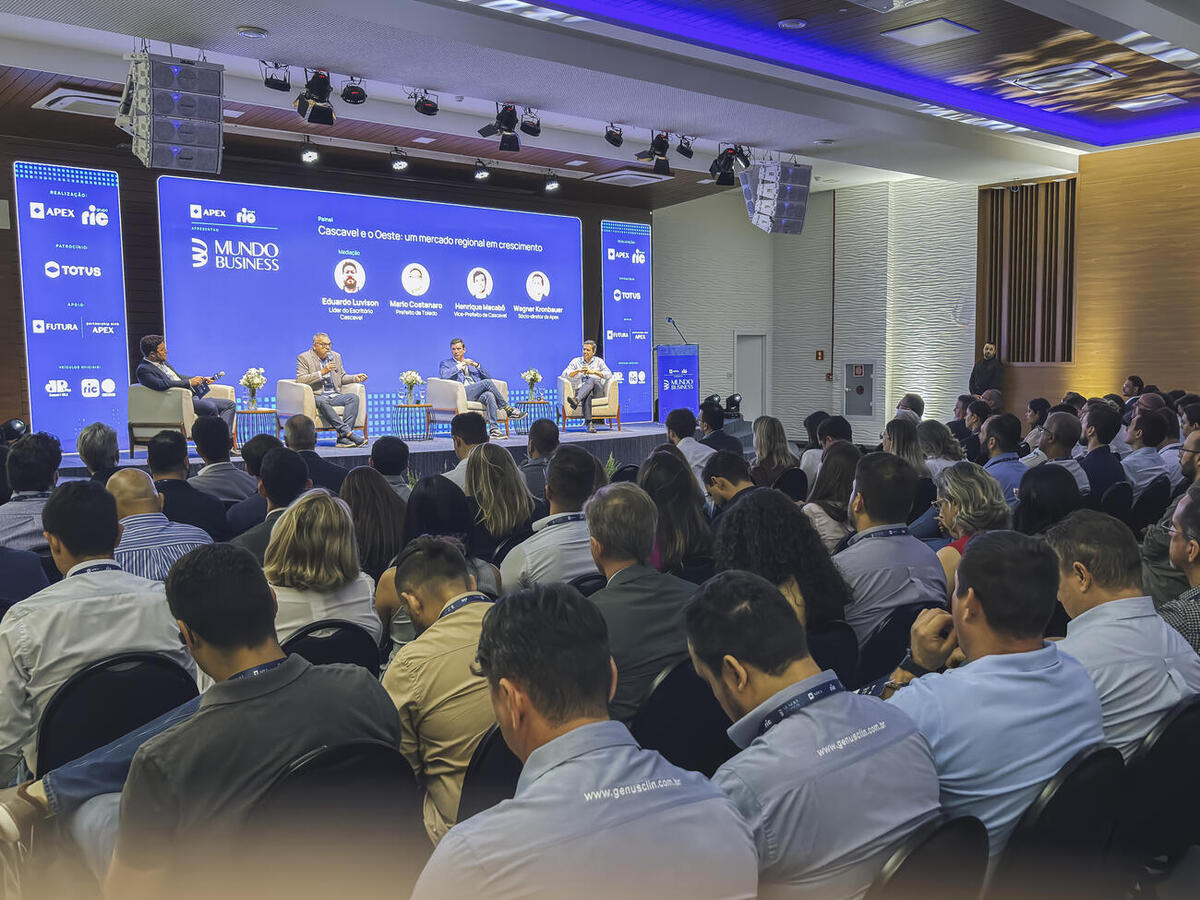 Mario Costenaro participou nesta terça (30), na Acic, do 2º Mundo Business Cascavel, fórum estratégico para apresentar investimentos e oportunidades de negócios