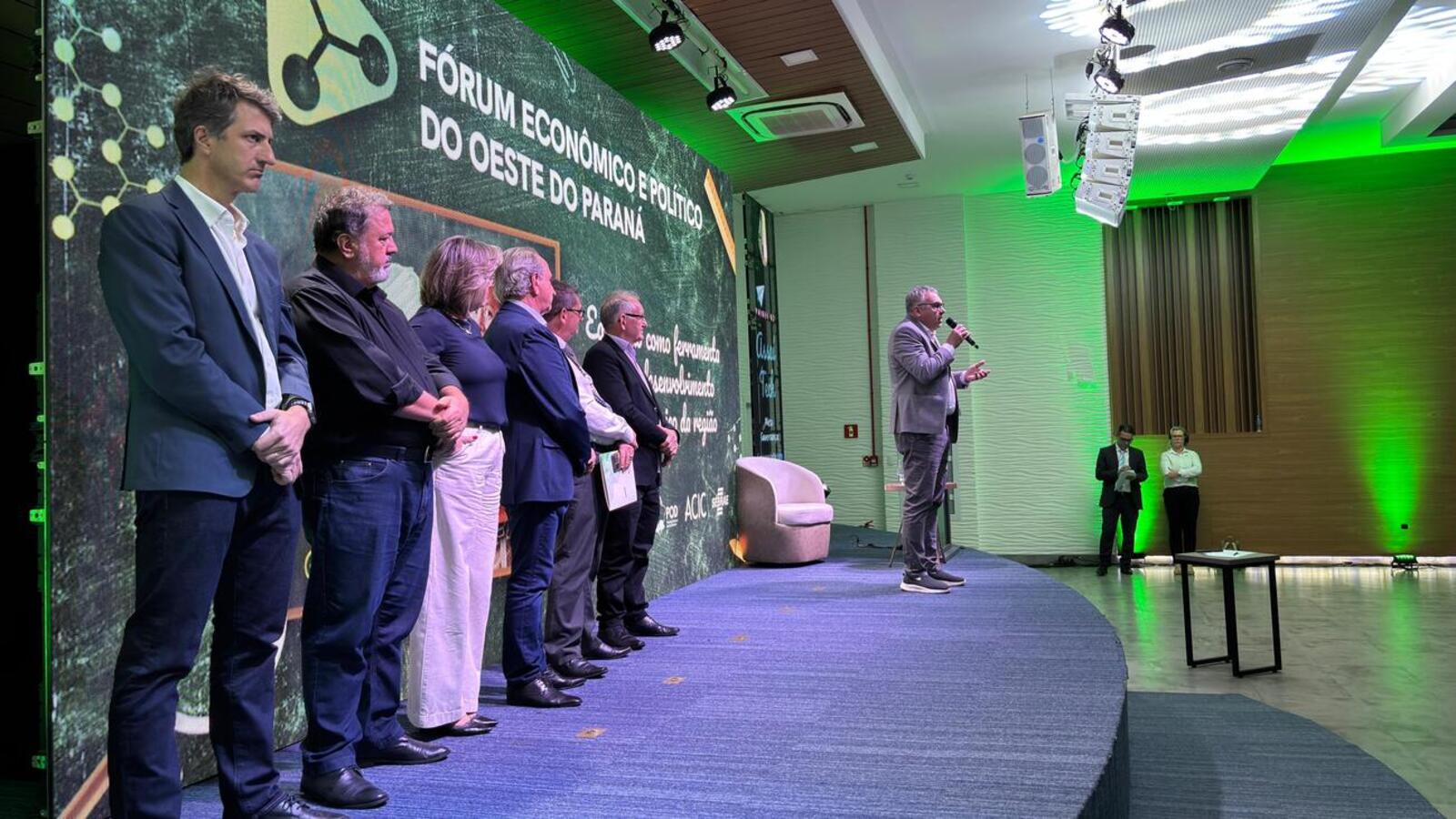 Prefeito de Toledo, Mario Costenaro, encerrou o 2° Fórum Econômico e Político do Oeste do Paraná realizado em Cascavel