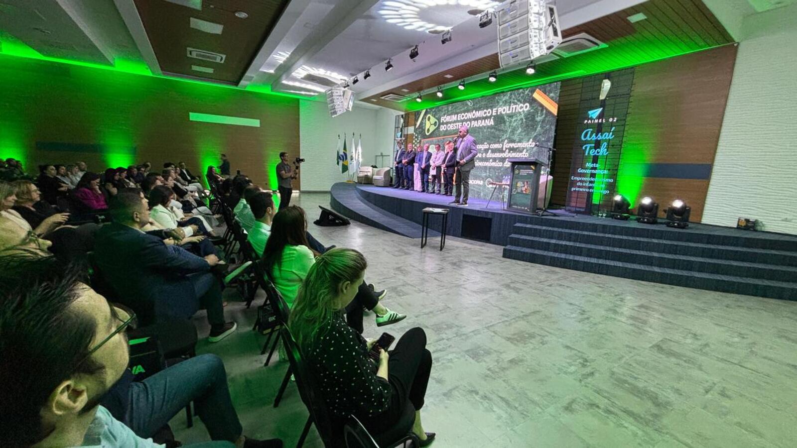 Prefeito de Toledo, Mario Costenaro, encerrou o 2° Fórum Econômico e Político do Oeste do Paraná realizado em Cascavel