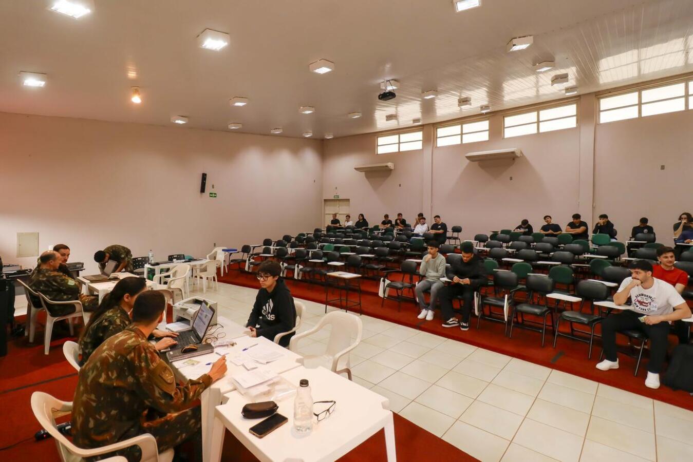 Nesta segunda-feira (22) foi realizado o primeiro dia de inspeções médicas dos 599 jovens convocados pelo serviço militar, etapa fundamental para a avaliação física e mental dos alistados
