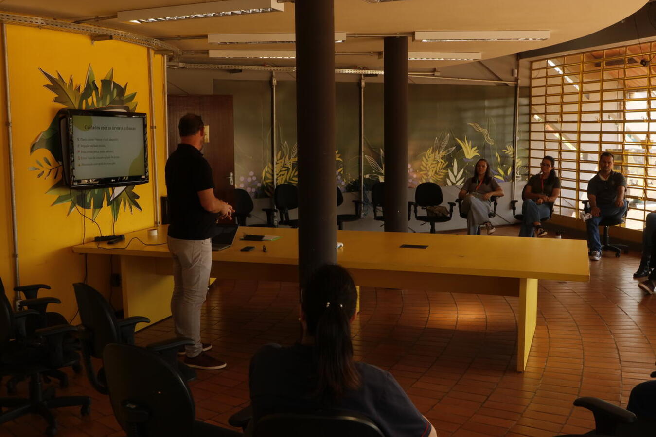 Viabilizada pelo Convênio Linha Ecológica, capacitação prática e teórica foi conduzida nesta sexta-feira (19), na Usina do Conhecimento, pelo biólogo Carlos Eduardo Weirich