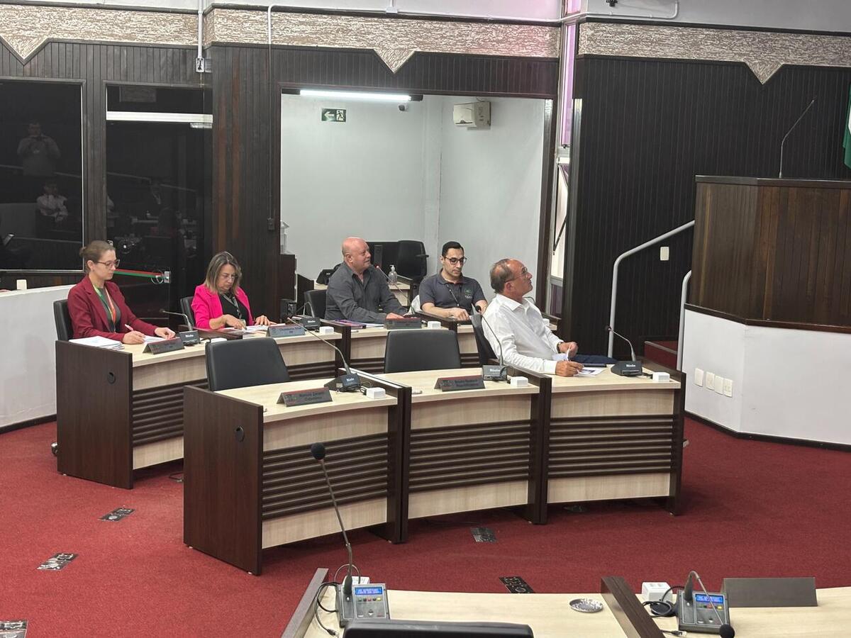 No Plenário da Câmara Municipal, prestação de contas referente ao 2º quadrimestre de 2025 ocorreu em audiência pública realizada na tarde desta terça-feira (23)