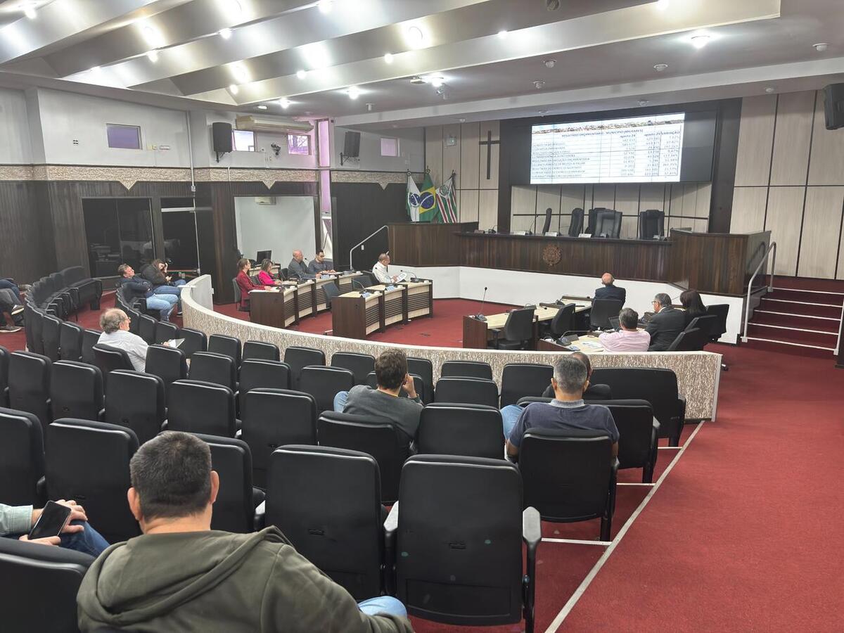 No Plenário da Câmara Municipal, prestação de contas referente ao 2º quadrimestre de 2025 ocorreu em audiência pública realizada na tarde desta terça-feira (23)