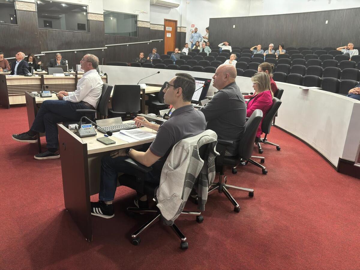 No Plenário da Câmara Municipal, prestação de contas referente ao 2º quadrimestre de 2025 ocorreu em audiência pública realizada na tarde desta terça-feira (23)