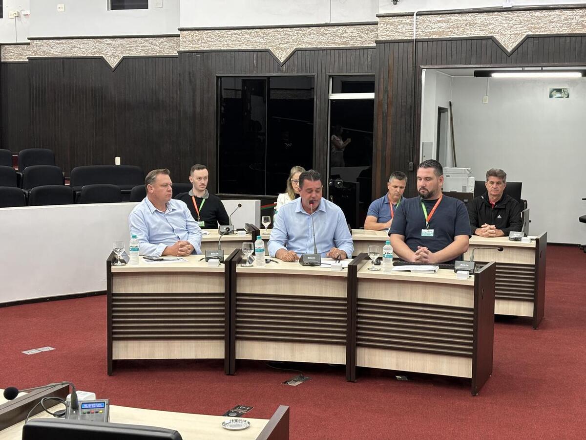 Equipe da Secretaria Municipal de Esportes e Lazer explanou dados sobre ações e finanças da pasta em audiência pública promovida na manhã desta quarta-feira (24)