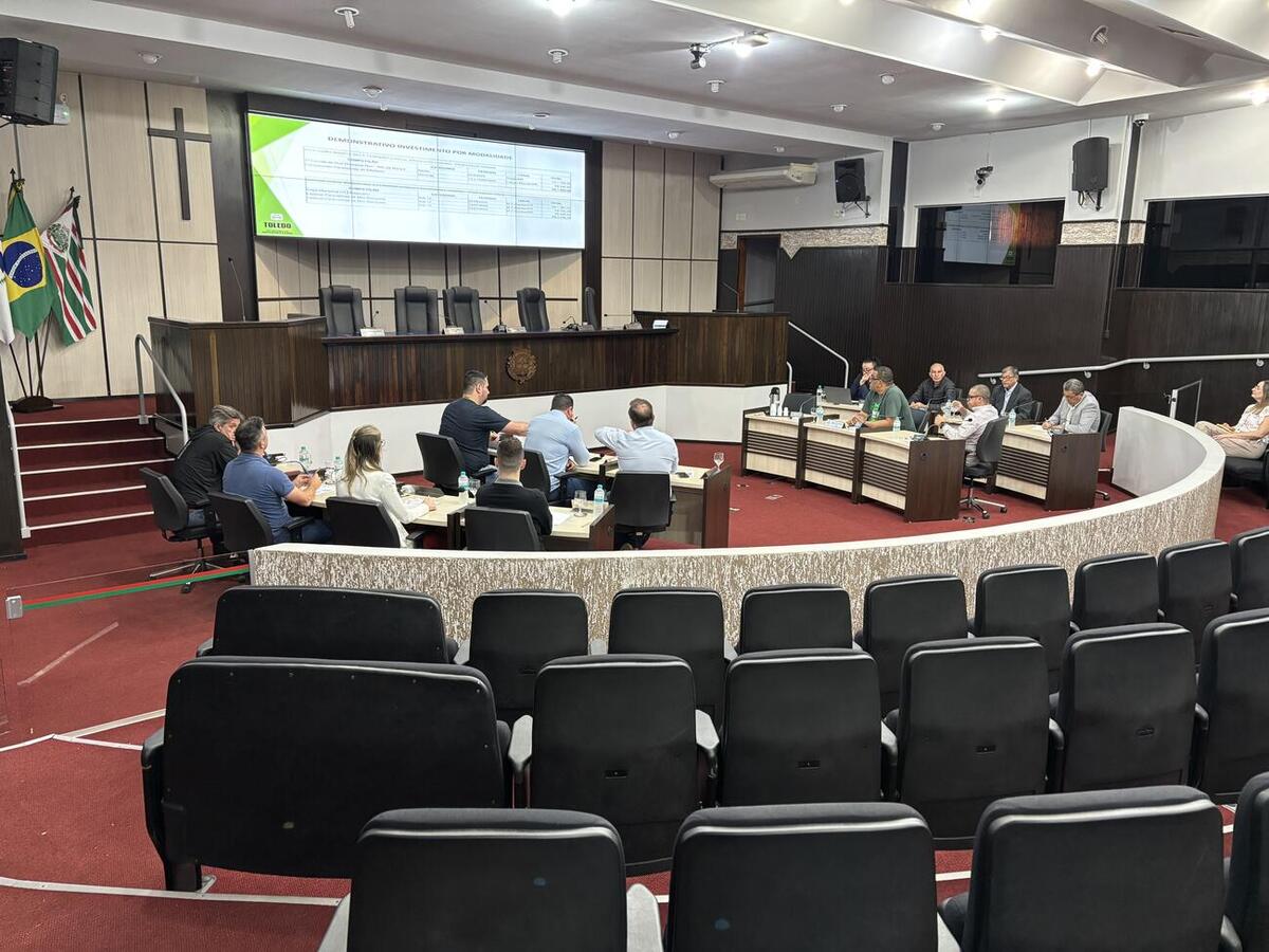 Equipe da Secretaria Municipal de Esportes e Lazer explanou dados sobre ações e finanças da pasta em audiência pública promovida na manhã desta quarta-feira (24)