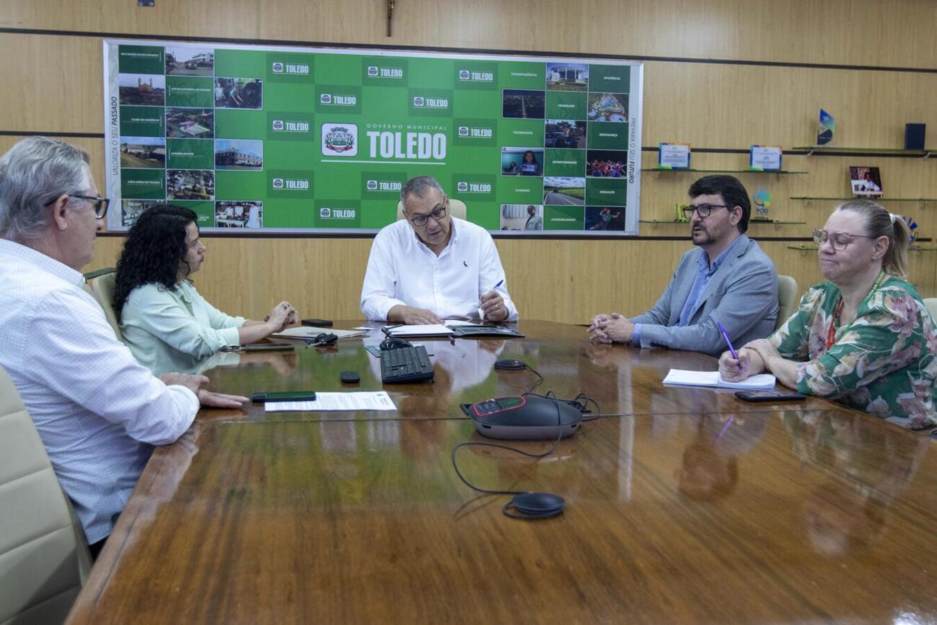 Na manhã desta quarta-feira (10) Alexandre Almeida Webber compareceu à Sala de Reuniões do Gabinete do Prefeito a fim de discutir assuntos legais quanto a prorrogação do terreno da Casa do Estudante