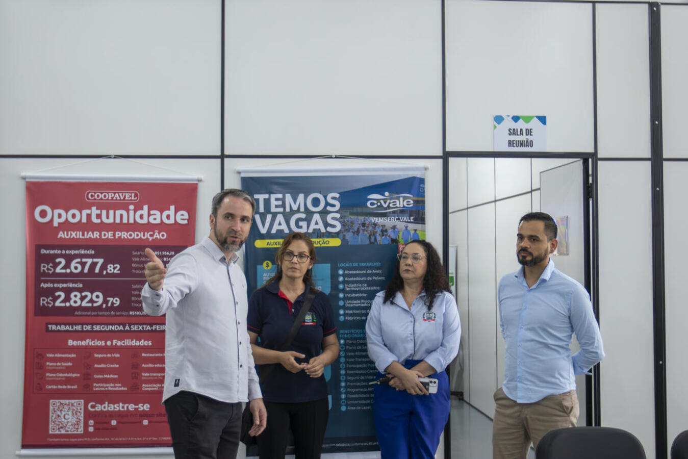 Comitiva visitou órgão na tarde desta segunda (15) com o objetivo de entender e, na medida do possível, implementar soluções praticadas aqui em seu município de origem