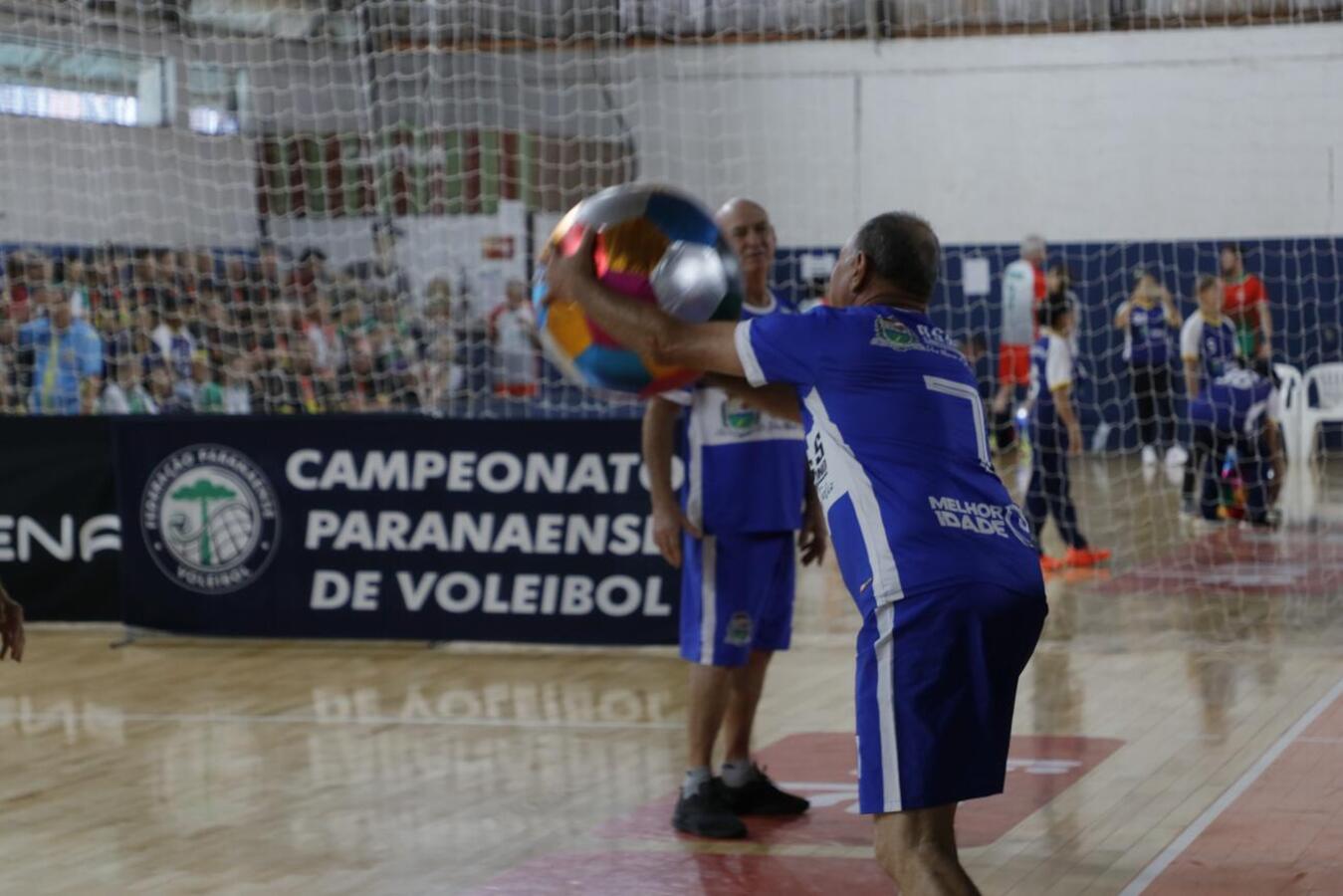 Foram mais de 200 participantes divididos em 17 equipes, 8 masculinas e 9 femininas