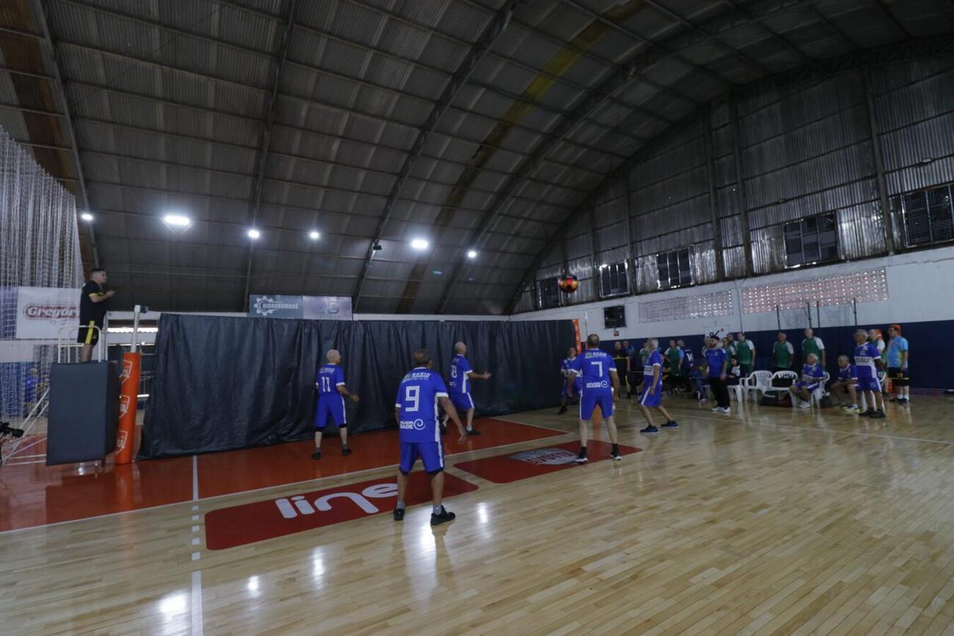 Foram mais de 200 participantes divididos em 17 equipes, 8 masculinas e 9 femininas