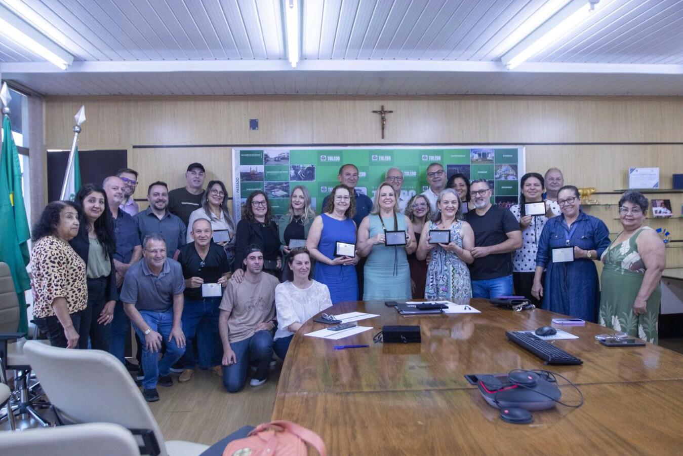 Ato realizado na Sala de Reuniões do Gabinete do Prefeito na manhã desta quinta (2) reconheceu colaboradores que saíram da ativa entre julho e agosto deste ano