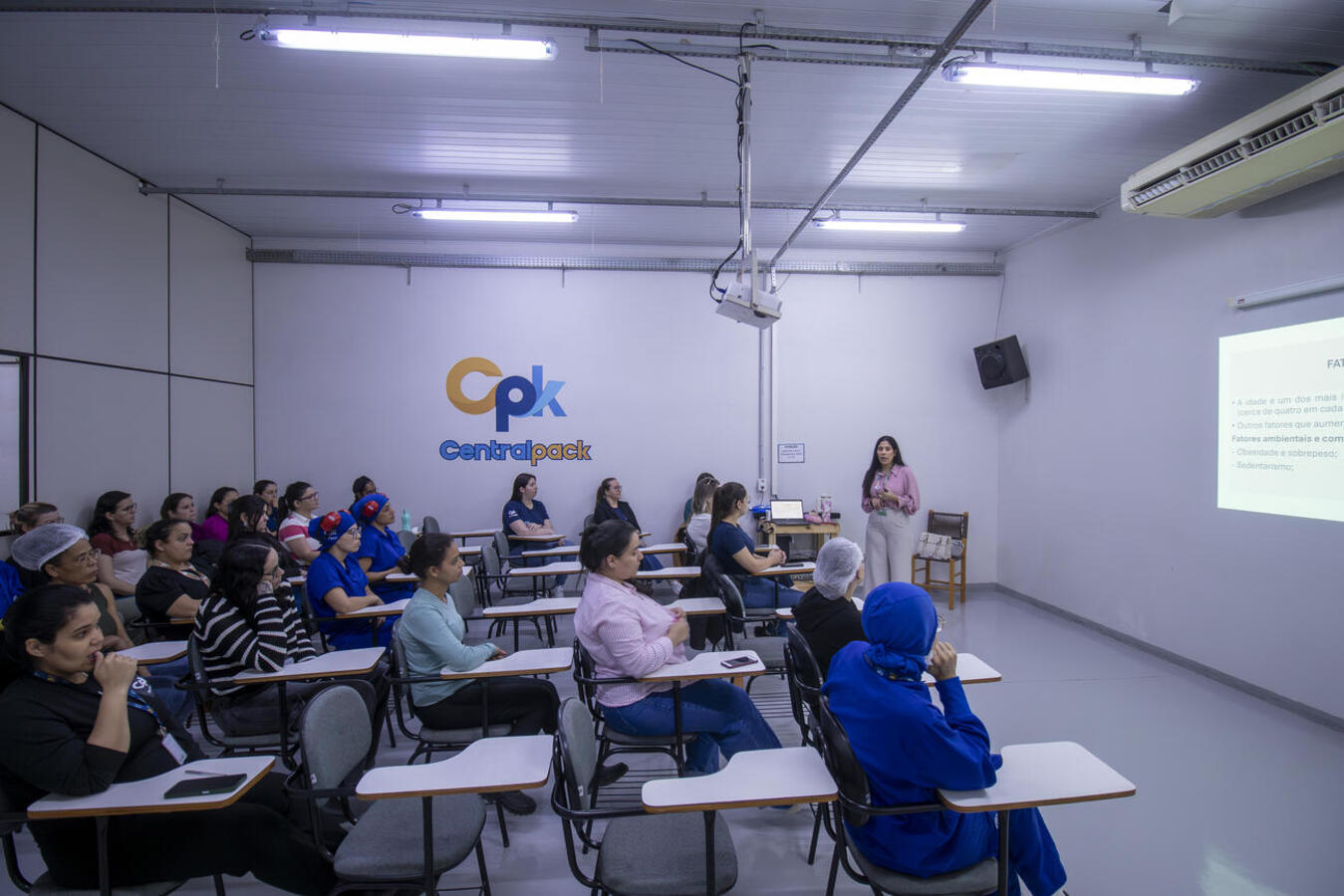 Abordado pela enfermeira Mariana Sellani, assunto foi explanado na tarde desta segunda (13) no contexto das ações da Secretaria Municipal de Saúde alusivas ao “Outubro Rosa” 