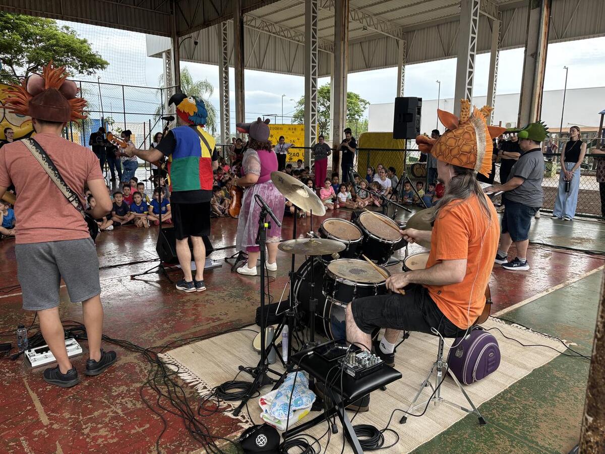 Atividade, nesta quinta-feira (16), reuniu alunos, famílias e parceiros em uma tarde de lazer, música e apresentações culturais