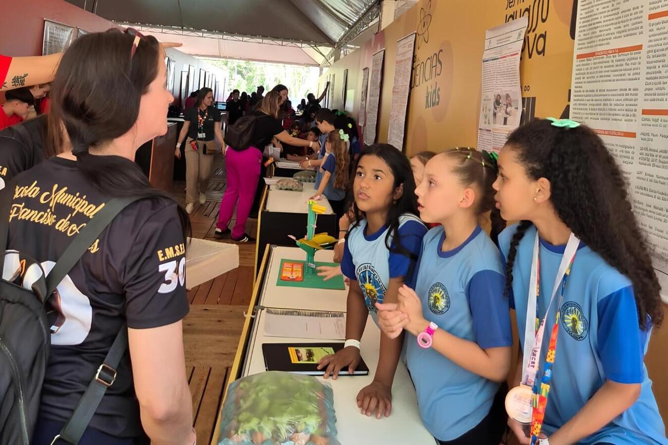 Rede municipal de ensino foi representada, na última sexta-feira (24), por 35 estudantes de duas escolas: 32 da São Francisco de Assis e 3 da São Luiz