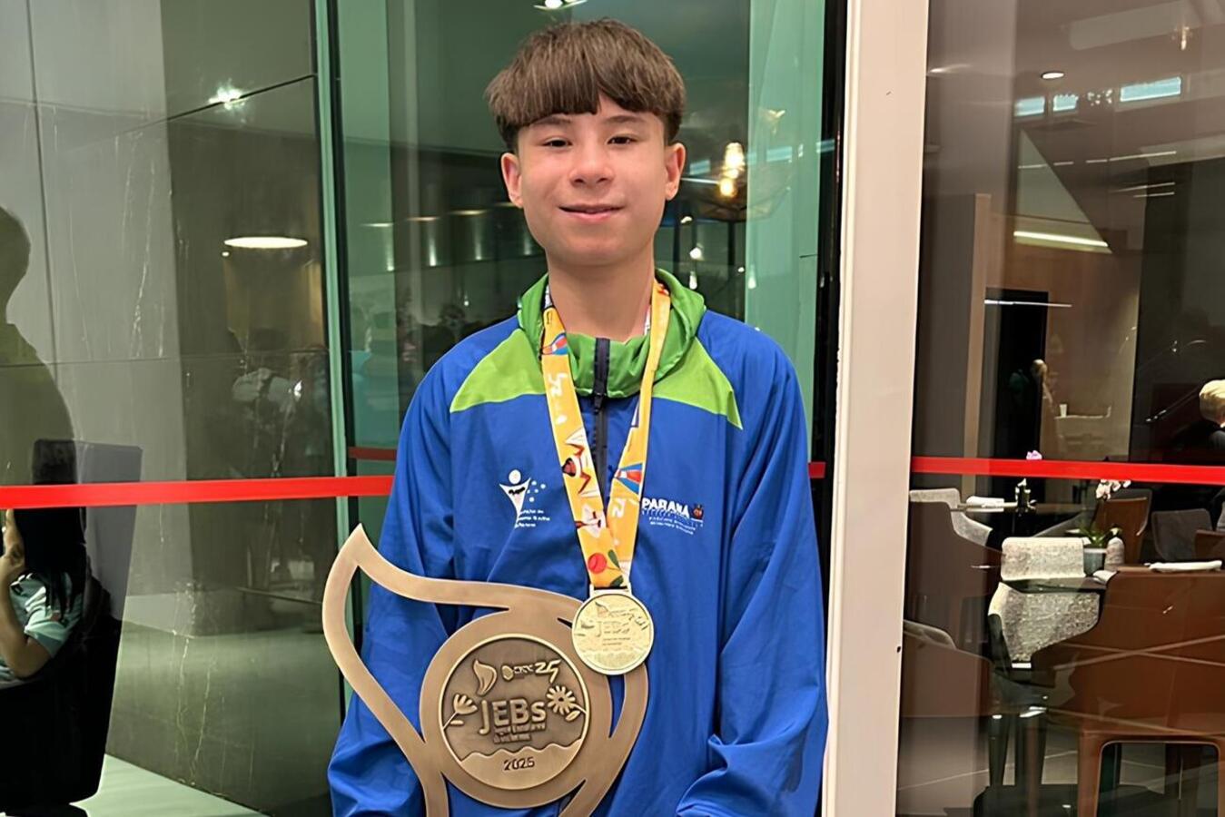 Depois da prata na competição de duplas, Gustavo Avelar conquistou, nesta quinta (9), em Uberlândia, o título individual dos Jogos Escolares Brasileiros