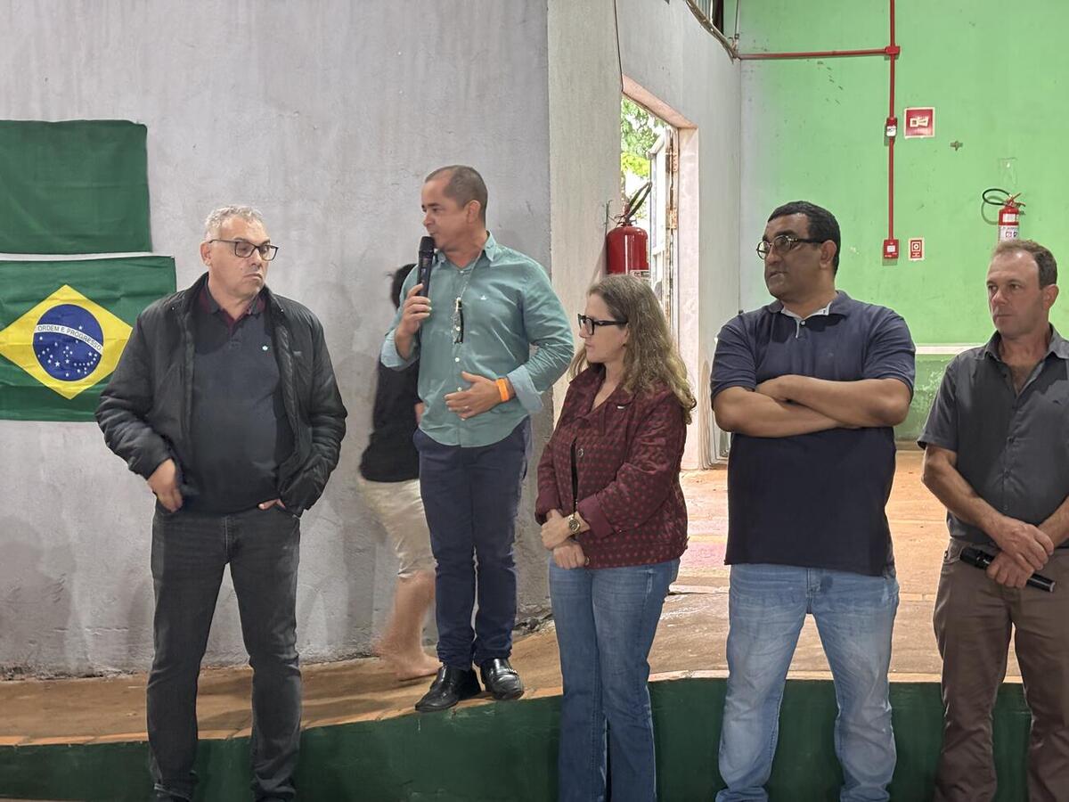 Cerimônia marcou o almoço de Nossa Senhora Aparecida e Dia das Crianças promovido neste domingo (12) pela escola da comunidade