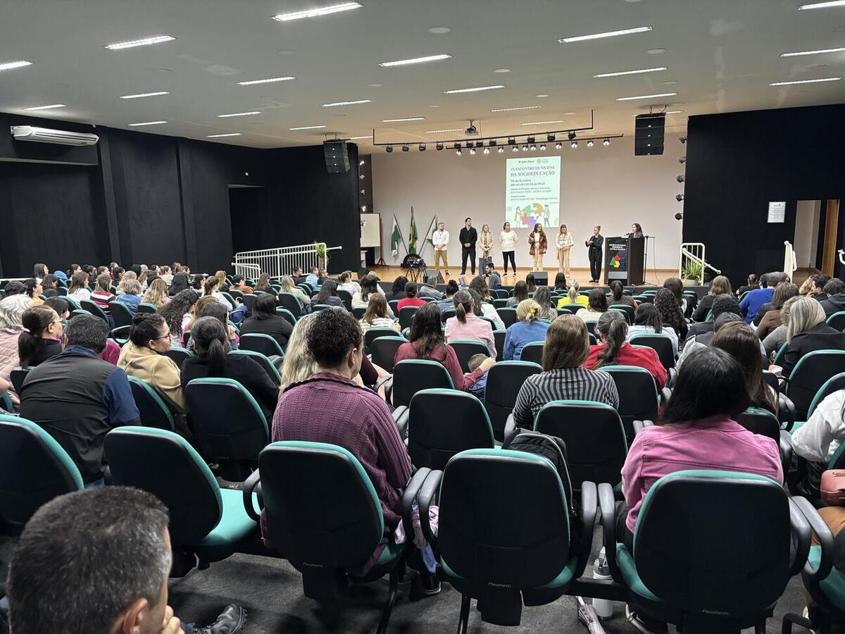 Evento realizado no auditório Moacir Galante (Colégio Premen) reuniu profissionais da rede de proteção à criança e ao adolescente