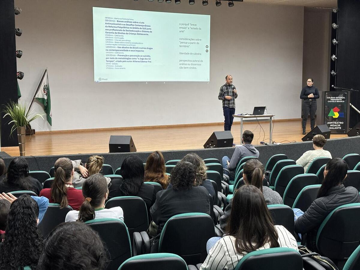 Evento realizado no auditório Moacir Galante (Colégio Premen) reuniu profissionais da rede de proteção à criança e ao adolescente