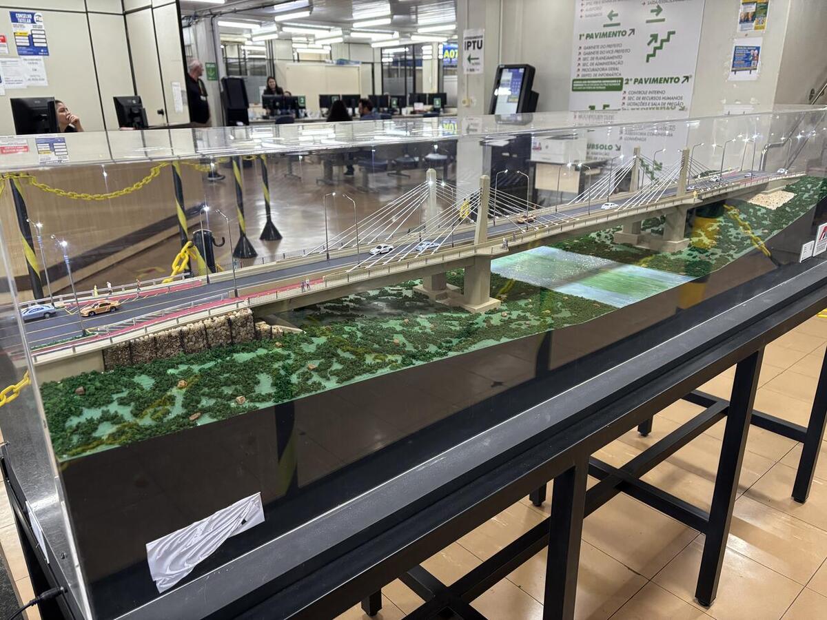 A exposição está no hall da prefeitura para que a população conheça o projeto