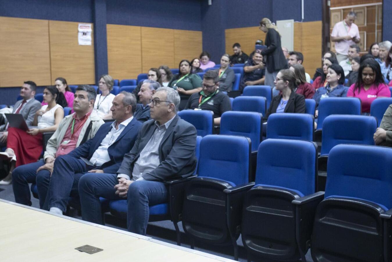 O curso realizado no Auditório Acary Oliveira, na última sexta-feira (3), foi ministrado pelo ouvidor-geral e pela assessora executiva da Presidência no TCE-PR