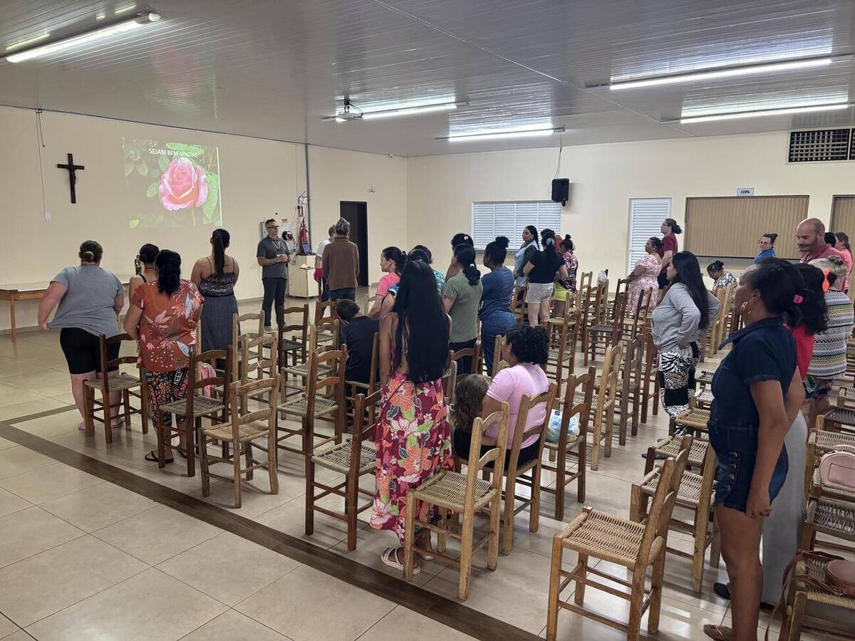 Parceria levou orientação sobre saúde da mulher e prevenção de doenças às participantes do encontro mensal da Pastoral do Auxílio Fraterno