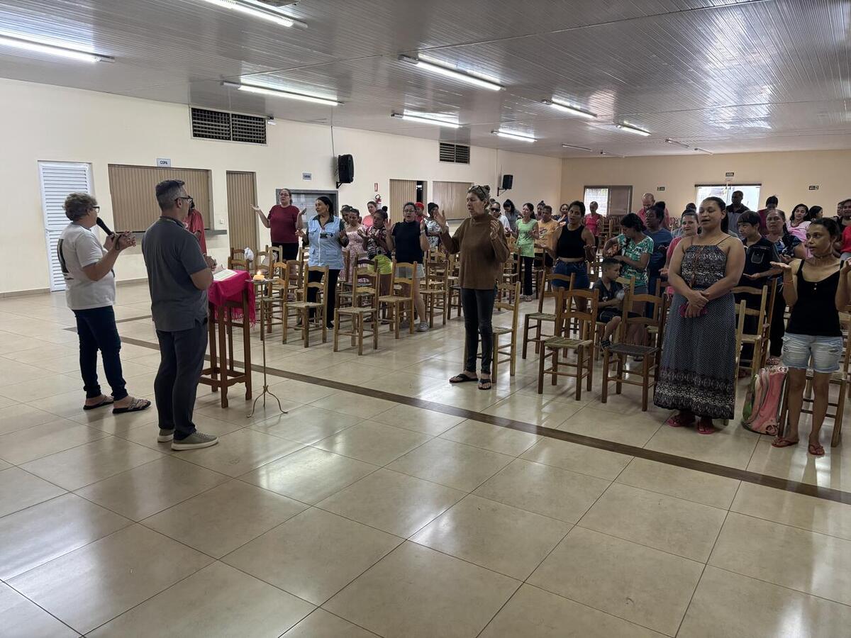 Parceria levou orientação sobre saúde da mulher e prevenção de doenças às participantes do encontro mensal da Pastoral do Auxílio Fraterno