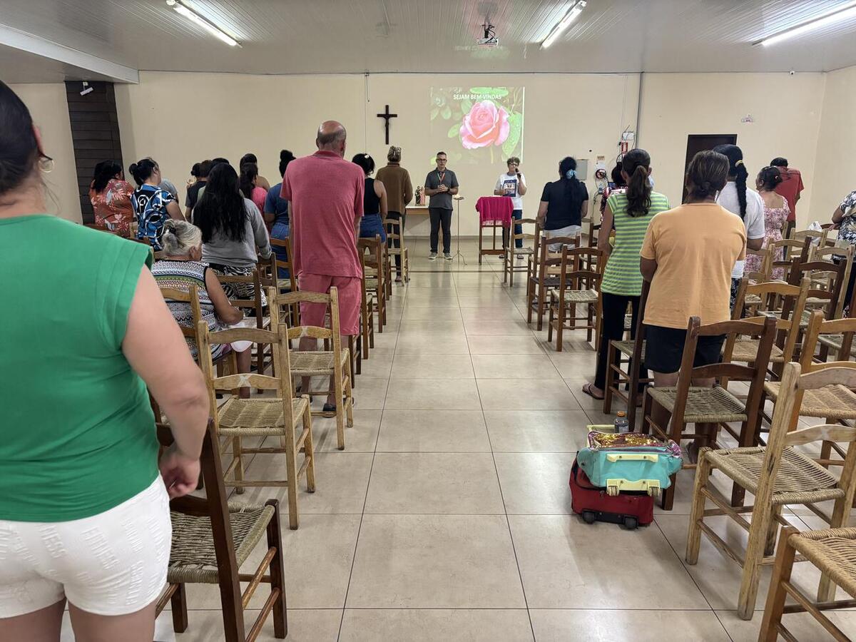 Parceria levou orientação sobre saúde da mulher e prevenção de doenças às participantes do encontro mensal da Pastoral do Auxílio Fraterno