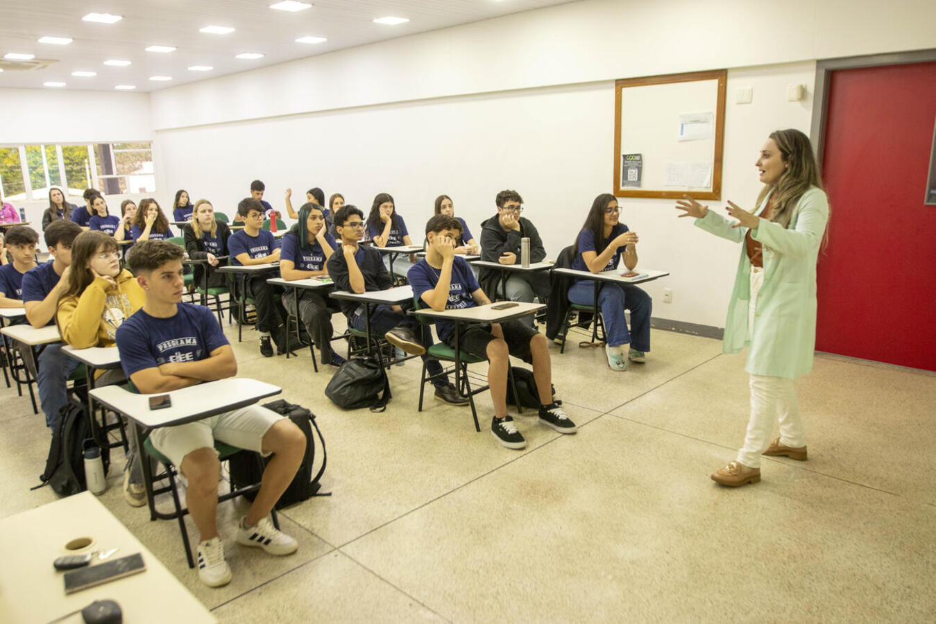 Conversa com colaboradores de várias empresas foi coordenada, na tarde desta quarta-feira (22), pela gerente da unidade, Rejane Ecker, no câmpus Toledo da FAG