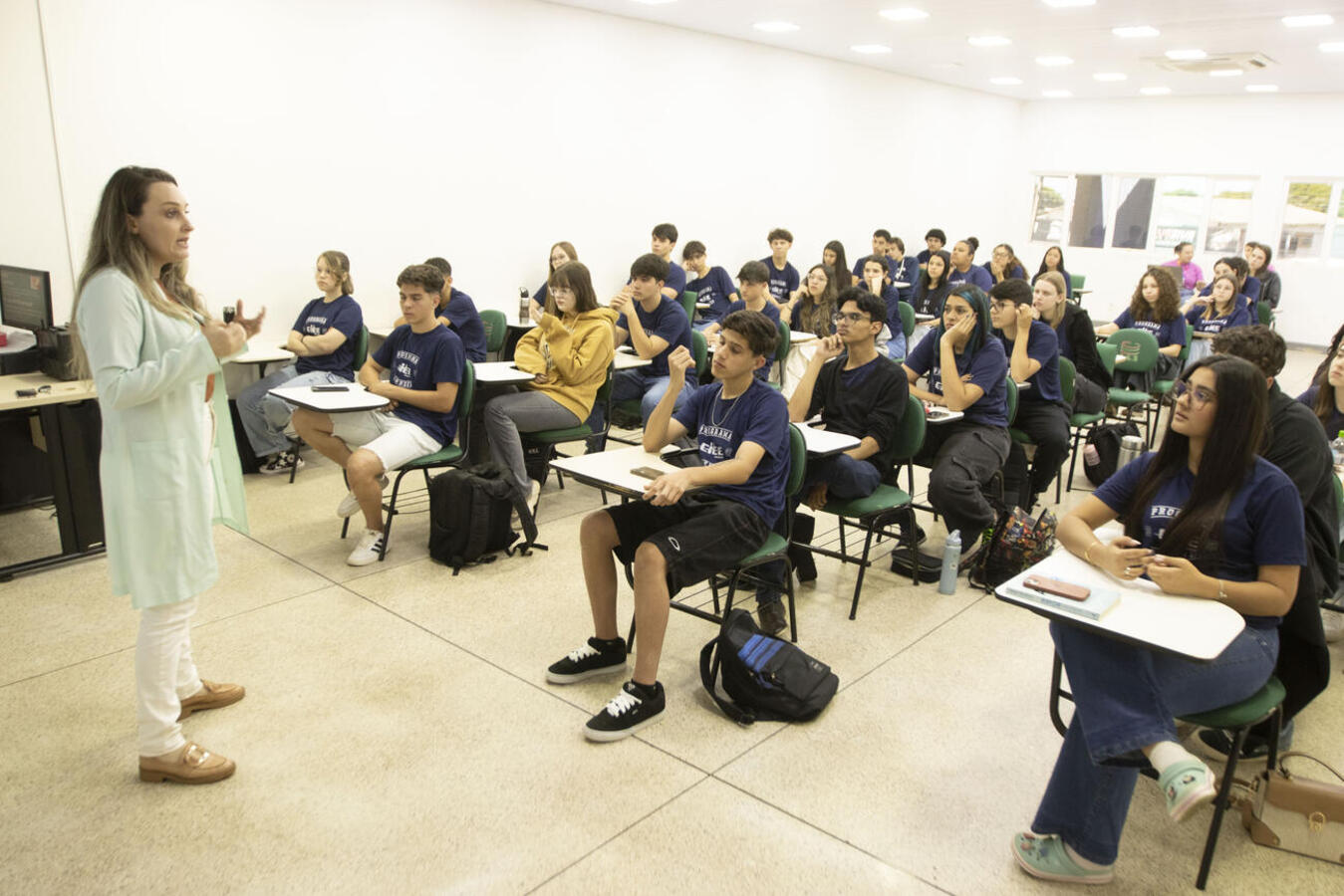 Conversa com colaboradores de várias empresas foi coordenada, na tarde desta quarta-feira (22), pela gerente da unidade, Rejane Ecker, no câmpus Toledo da FAG