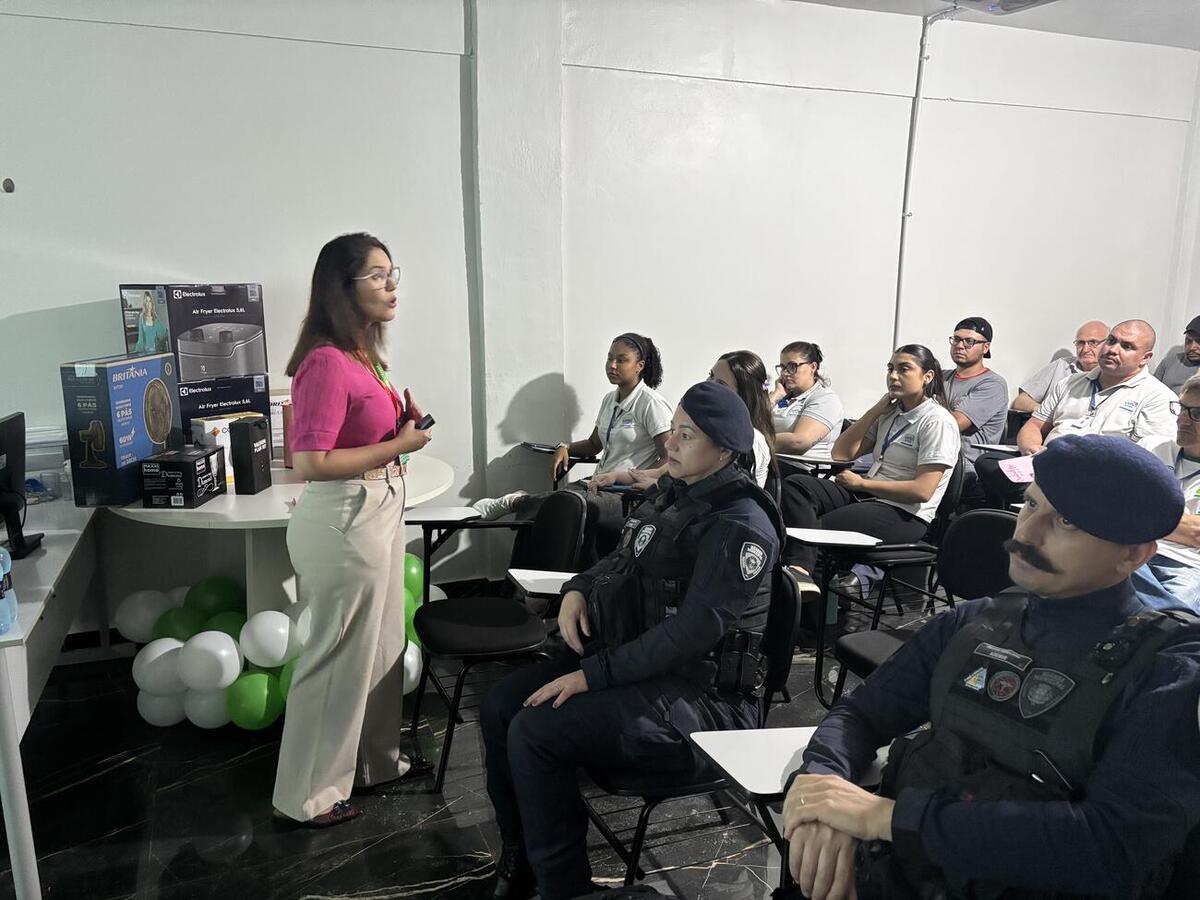 Atividade, realizada nesta quarta-feira (15), abordou importunação e assédio sexual no transporte público em Toledo
