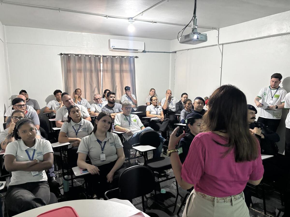 Atividade, realizada nesta quarta-feira (15), abordou importunação e assédio sexual no transporte público em Toledo